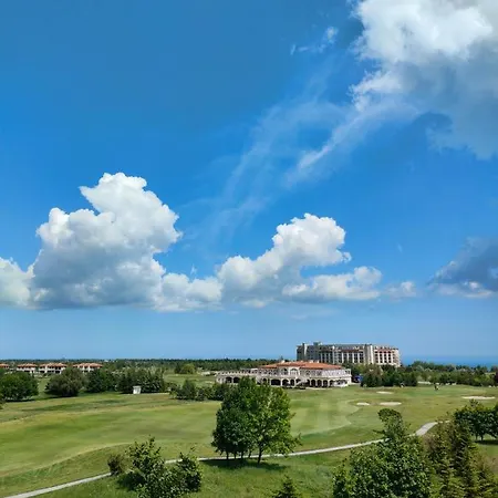 Lighthouse Golf & Lejlighed Balchik